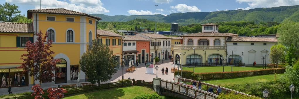 La moda cammina con le sneakers: all'Outlet di  Barberino vendute un milione di paia