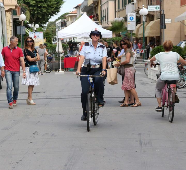 Mancano vigili per l’estate e il Comune riapre il bando 