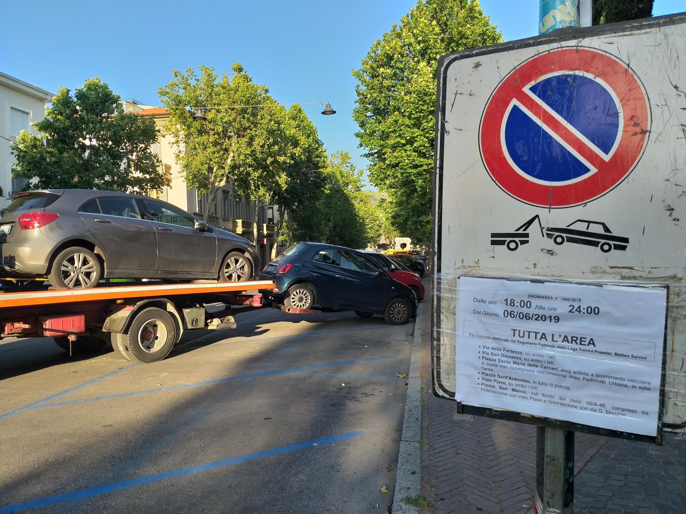 La rimozione delle auto in viale Piave