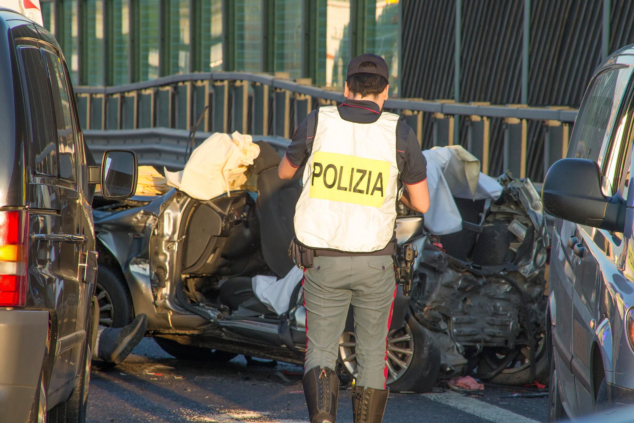 Tir contro auto sull'A1 a Valsamoggia morte tre sassolesi, grave una ragazza