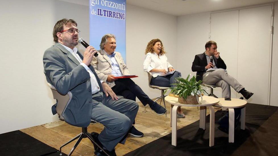 Il dibattito tra i candidati moderato dal Tirreno (Foto Nucci)