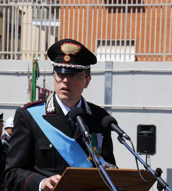 L’emozione del colonnello «Ringrazio le mie figlie»
