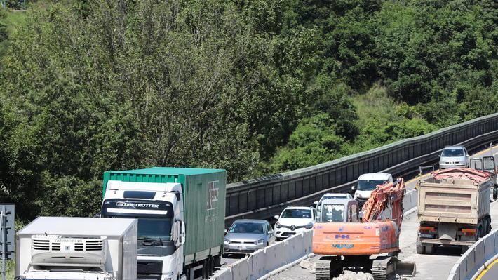 Una ruspa in più sul maxi-cantiere della Fi-Pi-Li