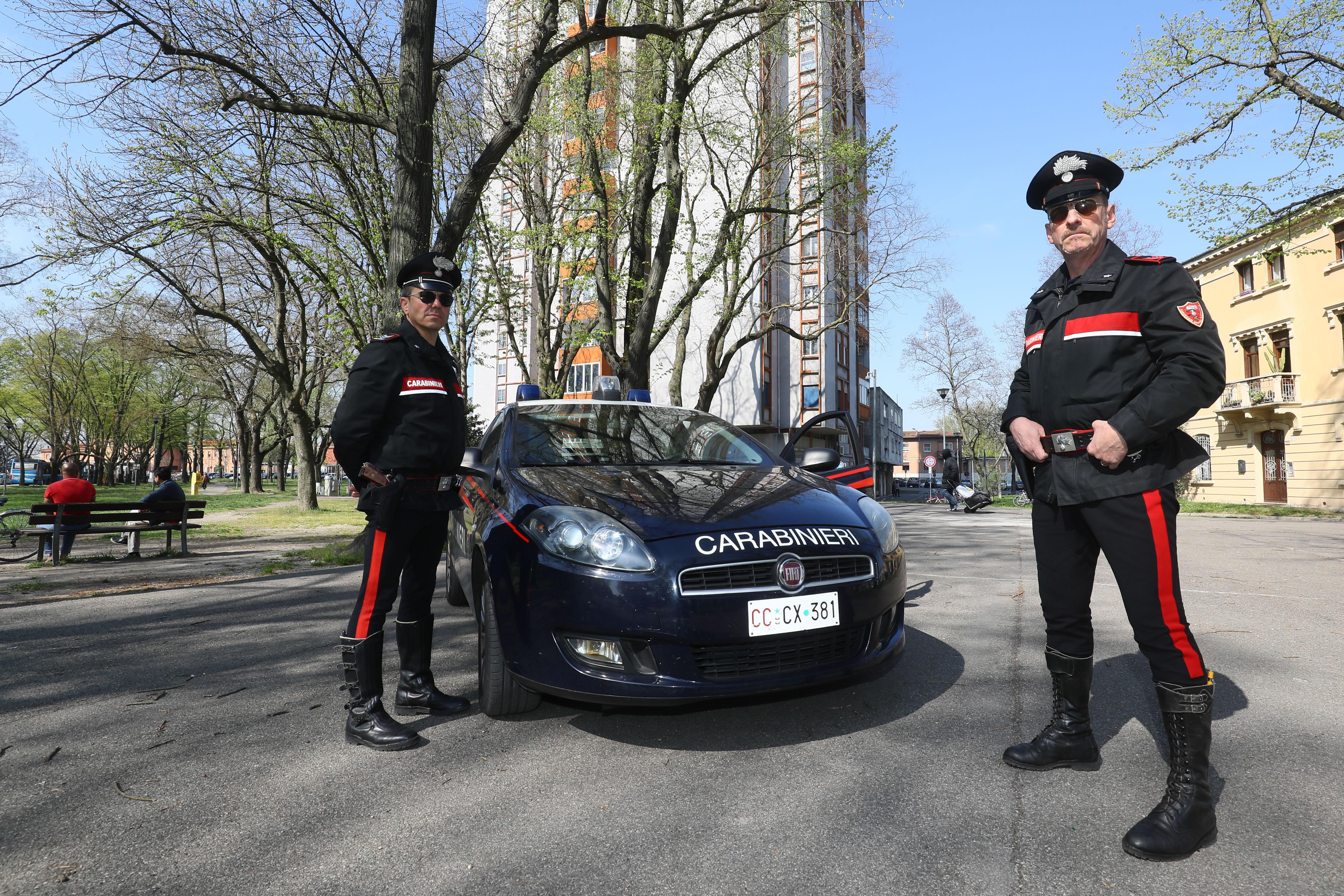Ingerisce 6 ovuli di eroina davanti ai carabinieri: arrestato 28enne