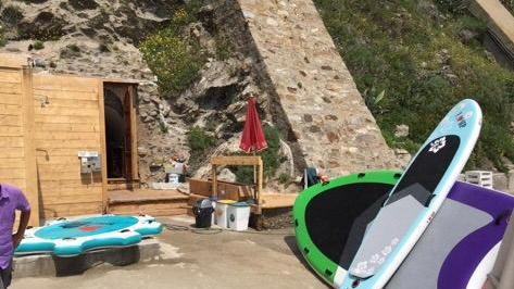 Sup e kayak in piazza Bovio, gommoni all’ex Lega Navale