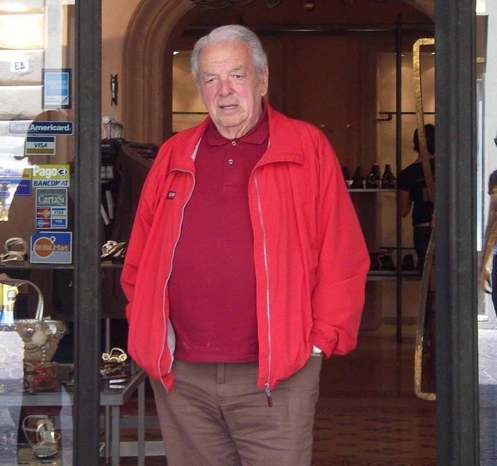Elegante e gentile, addio Enzo storico negoziante del centro