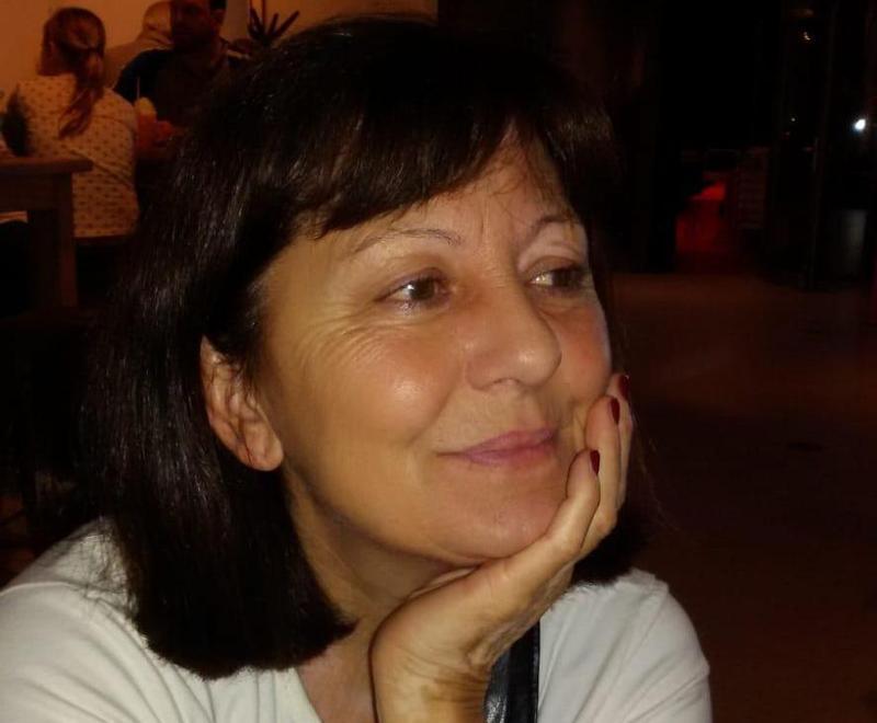 La custode Manuela va in pensione «Grazie per la tenerezza e i sorrisi»