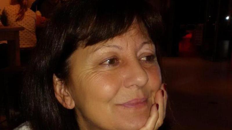 La custode Manuela va in pensione «Grazie per la tenerezza e i sorrisi»