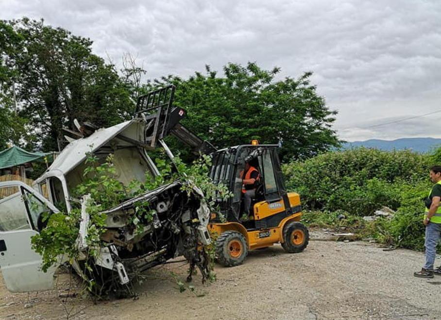 Maxidiscarica, via le carcasse di auto per fare posto al cantiere di bonifica Alia 