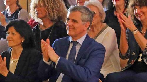 Lo spettacolo-denuncia su violenza e diritti davanti al questore
