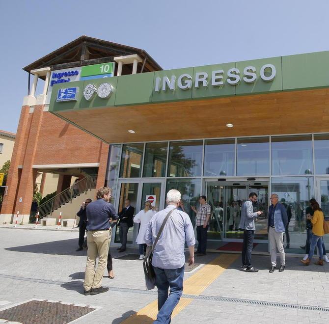Un momento dell'inaugurazione di venerdì