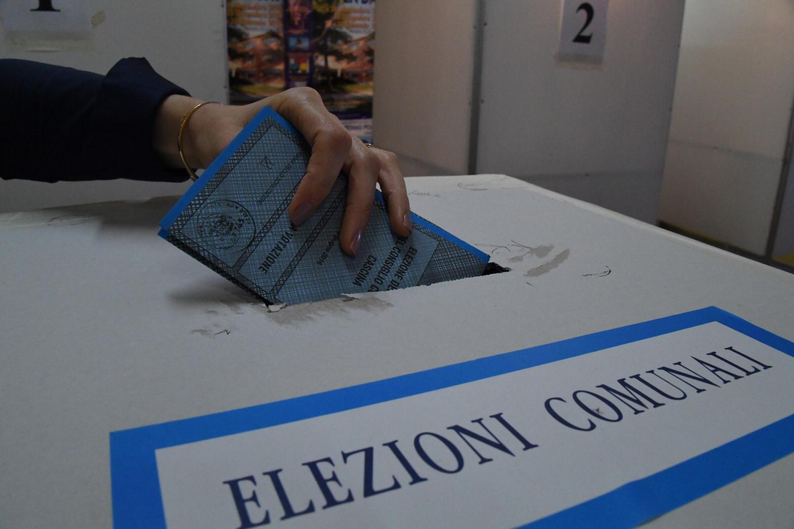 Verso il ballottaggio: quattro città e un braccio di ferro tra centrosinistra e centrodestra 