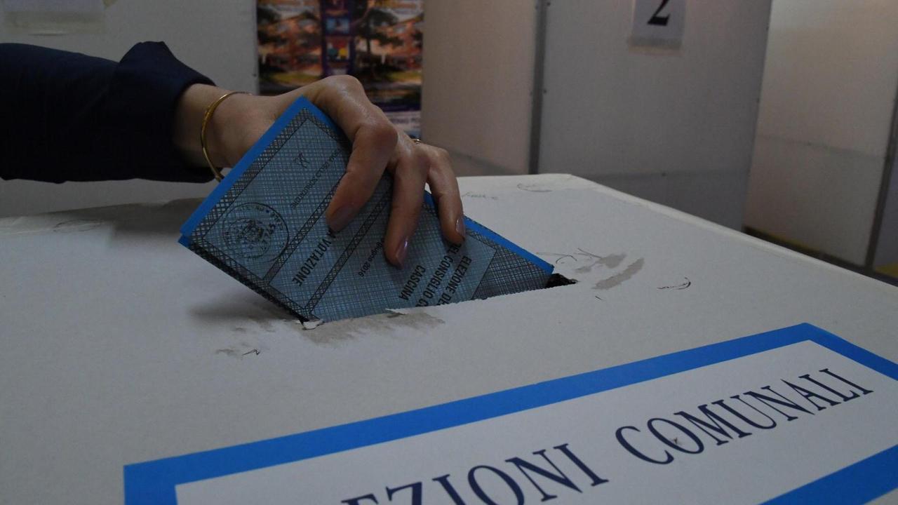 Verso il ballottaggio: quattro città e un braccio di ferro tra centrosinistra e centrodestra