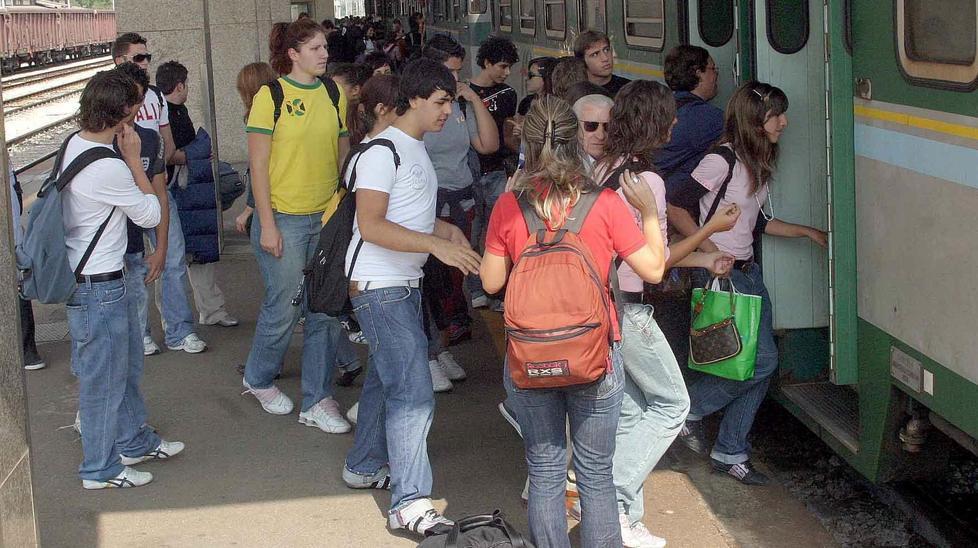 Treni, nuove partenze notturne. Meno fermate per i regionali 