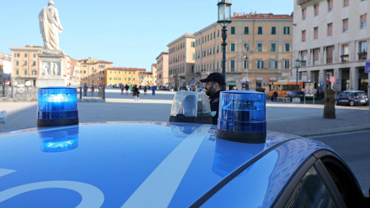Un'auto della polizia di Stato