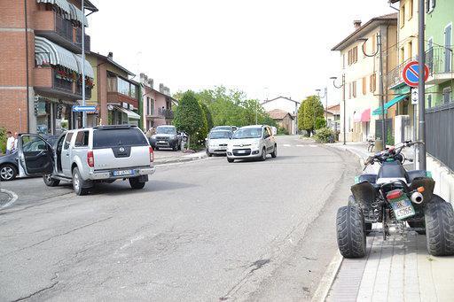 Auto contro quad in centro a Felina, grave un 31enne 