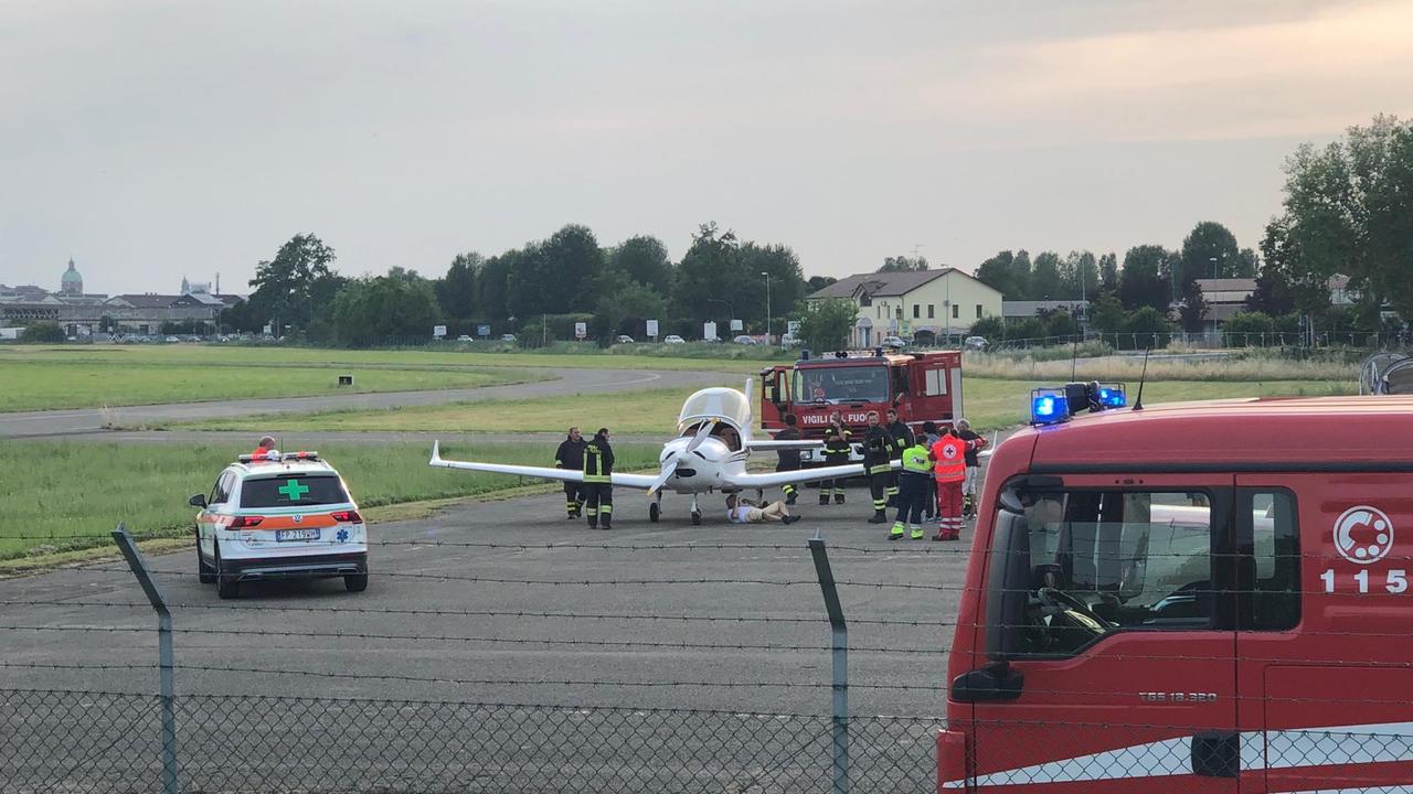 Reggio Emilia, il carrello si inceppa. Atterraggio d'emergenza al Campovolo