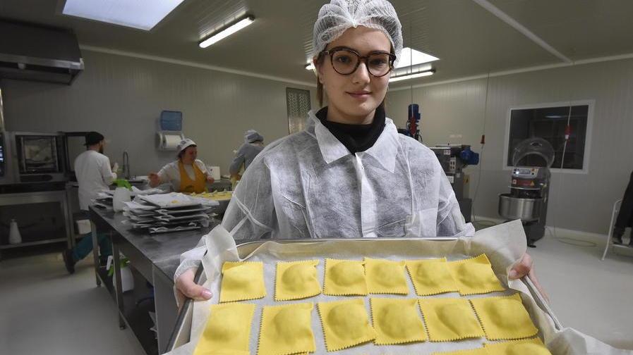 Per imparare a fare il tortello si va a lezione dal pastaio Delli