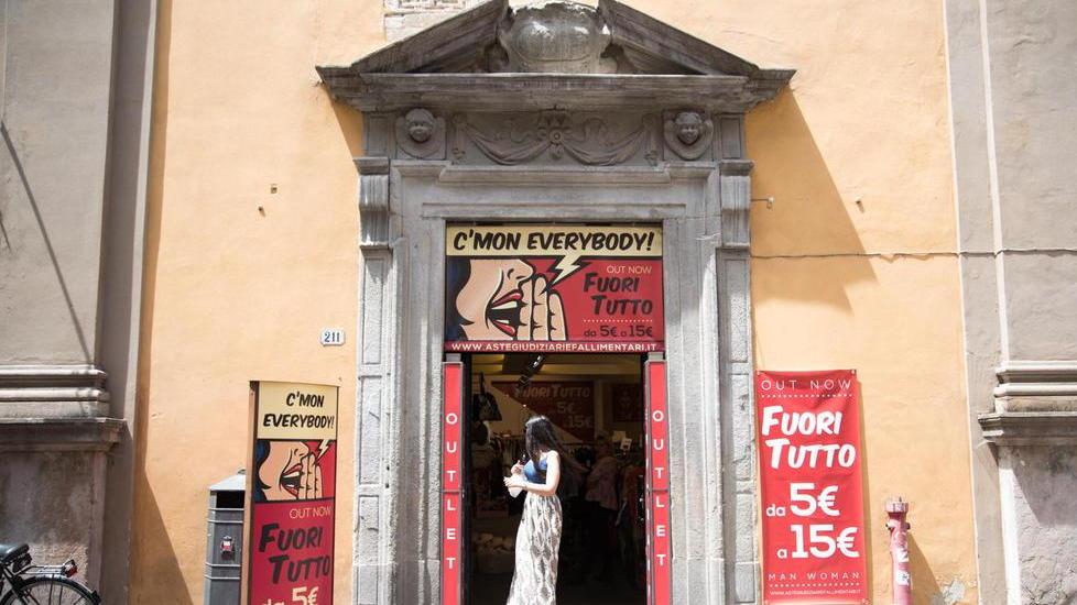 Torna e raddoppia il temporary outlet in via Fillungo