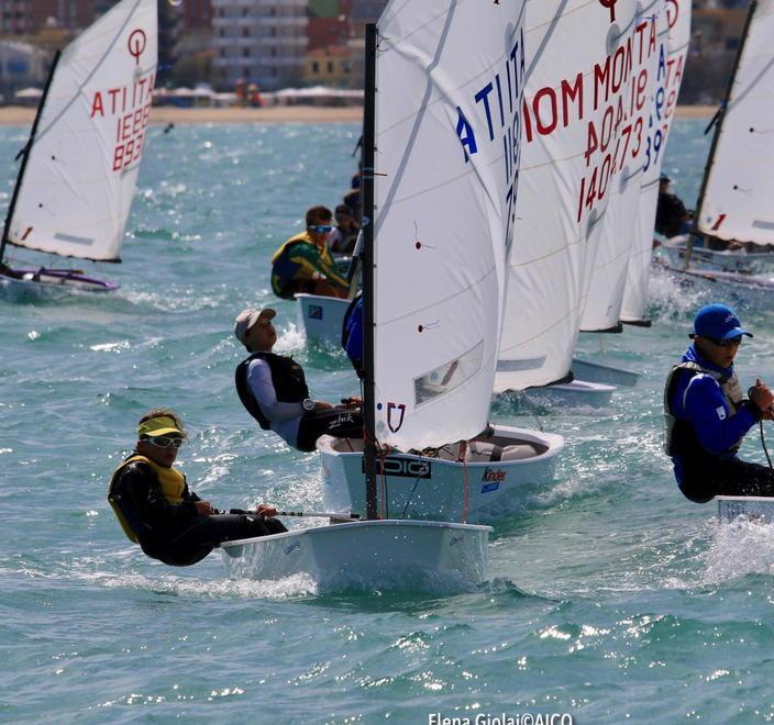 Regata nazionale trofeo Kinder 400 al via della classe Optimist