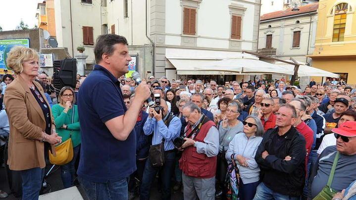 «Questa destra va fermata» Calenda scalda il centrosinistra