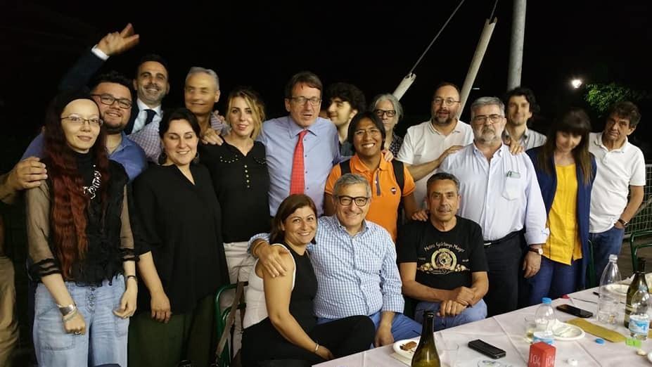 Tortelloni e selfie Muzzarelli portato in trionfo