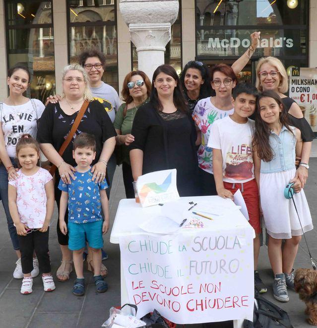 Firme per salvare la scuola S. Benedetto