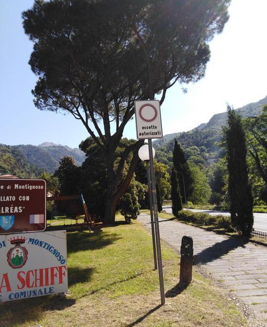 «Chi può parcheggiare dentro Villa Schiff?»