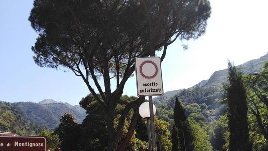 «Chi può parcheggiare dentro Villa Schiff?»