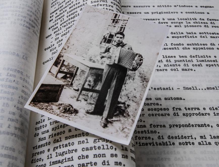 Una foto di Giuseppe Boni e alcune pagine del suo diario nel montaggio di Luigi Burroni