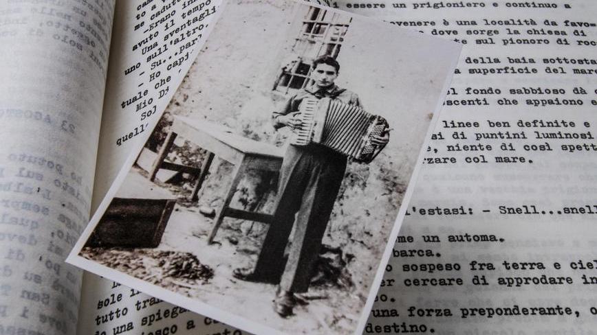 Una foto di Giuseppe Boni e alcune pagine del suo diario nel montaggio di Luigi Burroni
