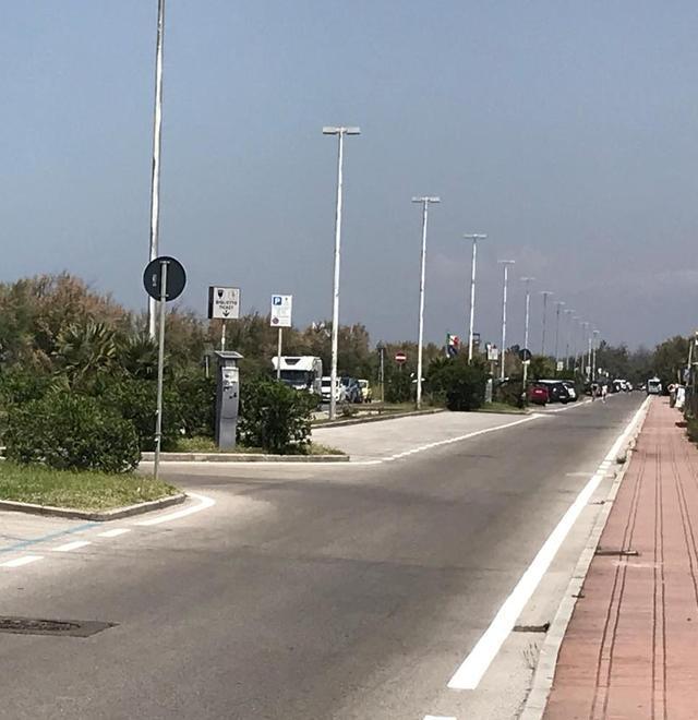 La bandieraArcobaleno sbarca in Darsena per il Toscana Pride 