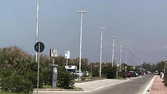 La bandieraArcobaleno sbarca in Darsena per il Toscana Pride