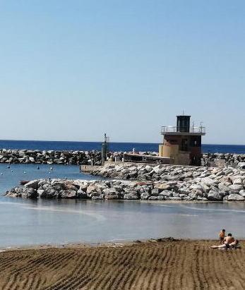 «Una nuova scogliera che danneggia la spiaggia»