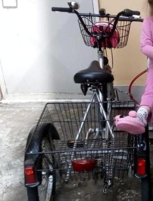 Rubano il triciclo a un disabile «Aiutatemi, non so come fare» 