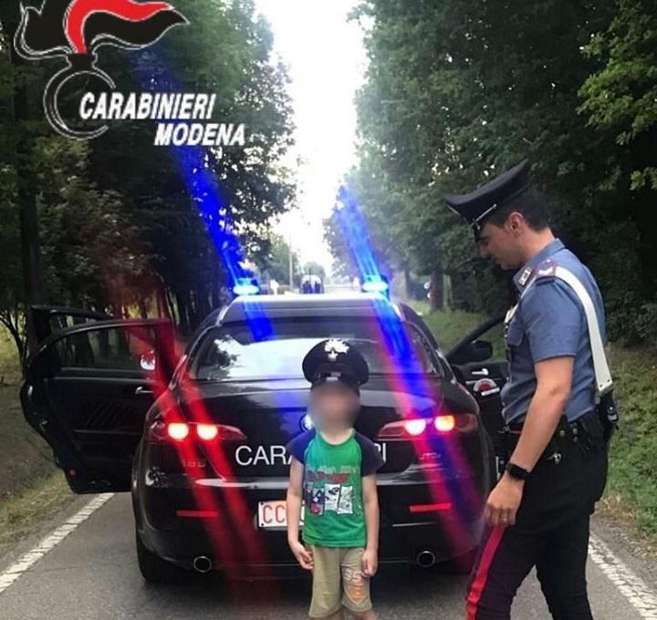 Carpi, bimbo di 6 anni esce da solo per andare a scuola 