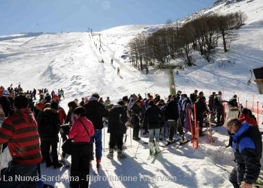 I turisti sul Bruncu Spina (foto Luca Cossu)