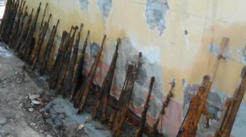 Carpi, smaltisce il secondo arsenale che blocca i lavori di casa