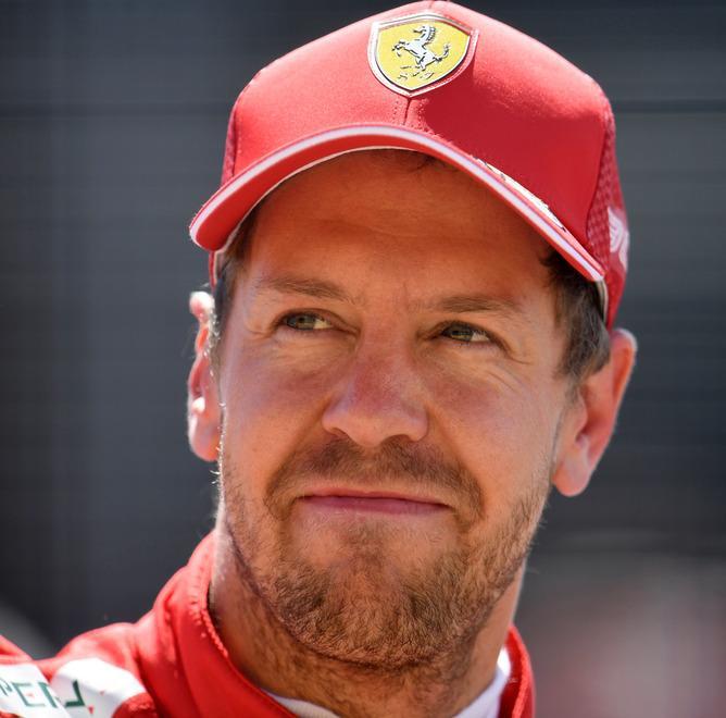 Vettel penalizzato, addio vittoria