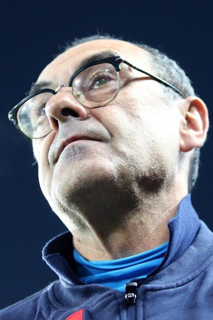 Sarri intercettato a Pistoia ammicca ai tifosi della Juve Ormai è questione di giorni