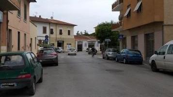 Notte di caos, liti e schiamazzi Raccolta firme contro il locale