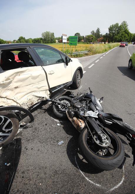 Argenta è in ansia per il motociclista ferito nello scontro 