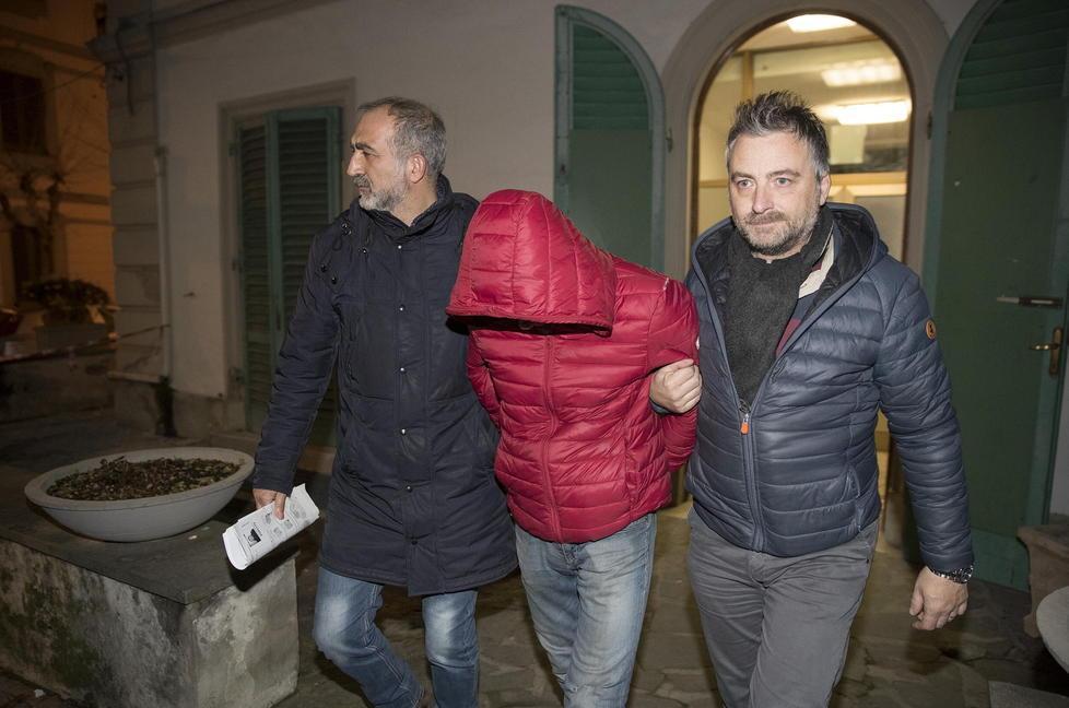 L’arresto di uno dei due banditi il 28 gennaio 2018 (Foto Nucci)