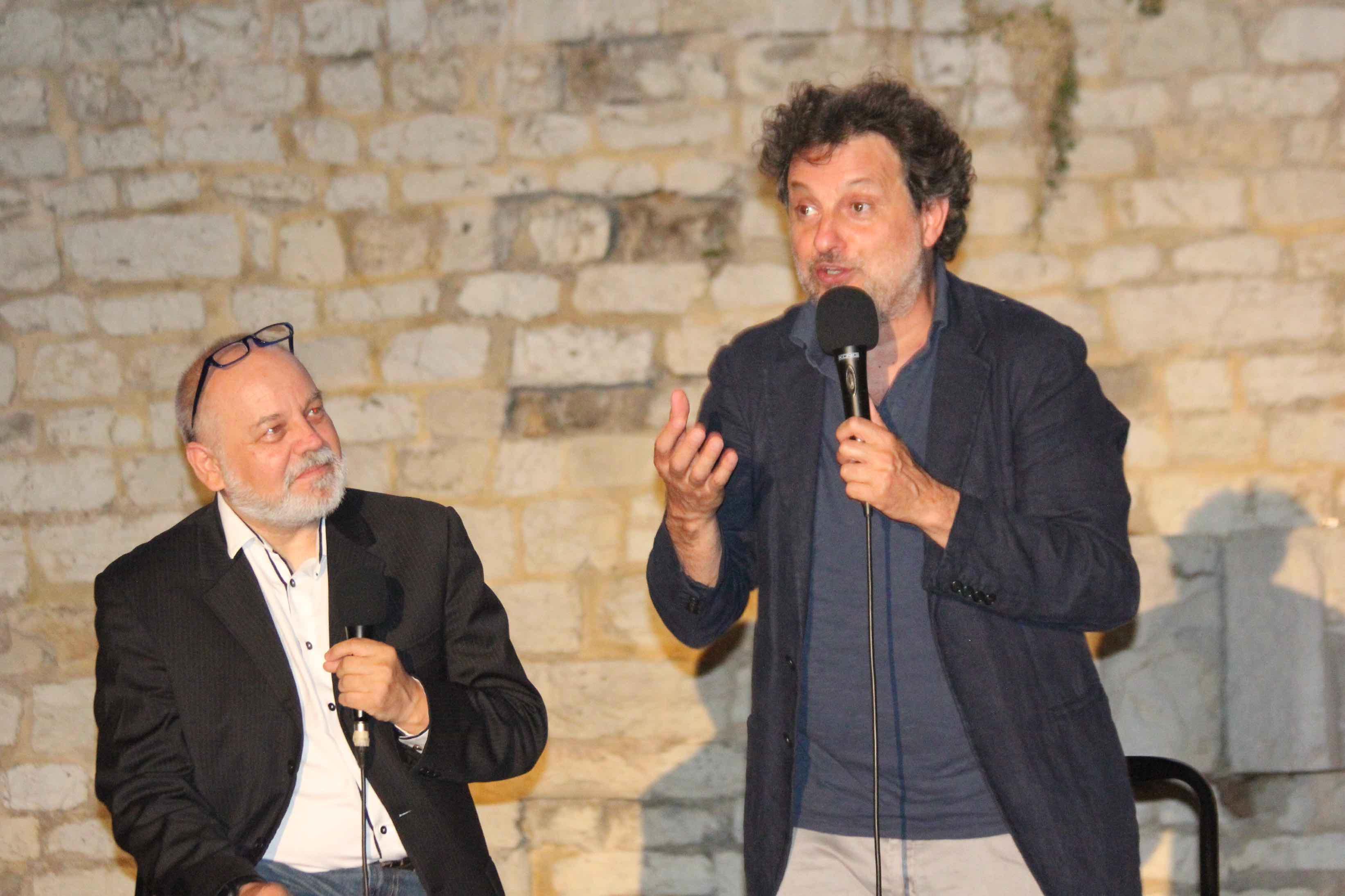 Il giornalista e critico Federico Berti insieme a Leonardo Pieraccioni (foto Batavia)