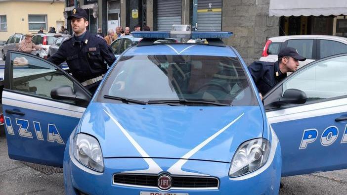 Perseguita un imprenditore per avere un lavoro: arrestato