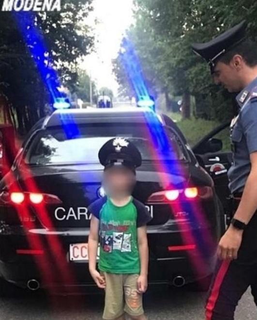 Esce da solo a 6 anni Ritrovato dai militari