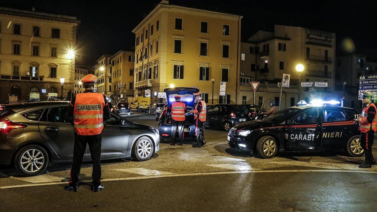 I carabinieri di Livorno impegnati in un controllo del territorio (foto d'archivio)