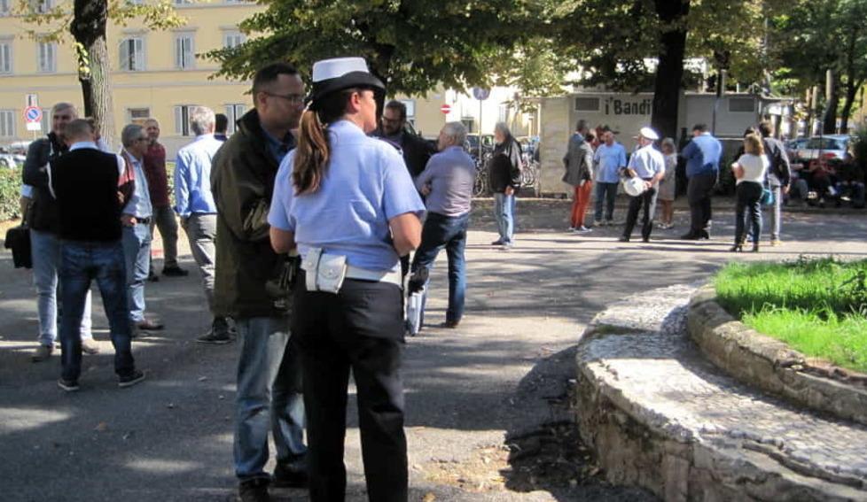 Vigili di quartiere e ausiliari del traffico, il Comune prepara “un’infornata” estiva 