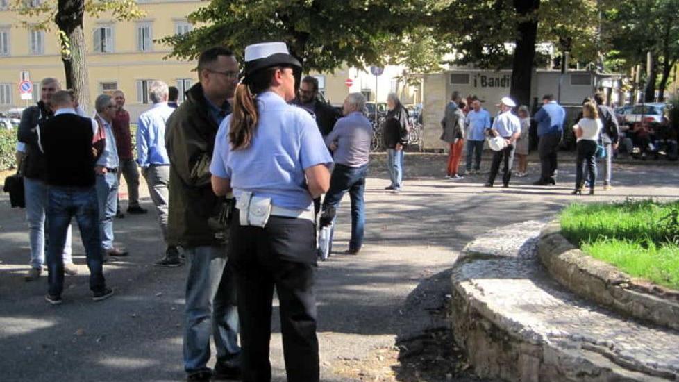 Vigili di quartiere e ausiliari del traffico, il Comune prepara “un’infornata” estiva