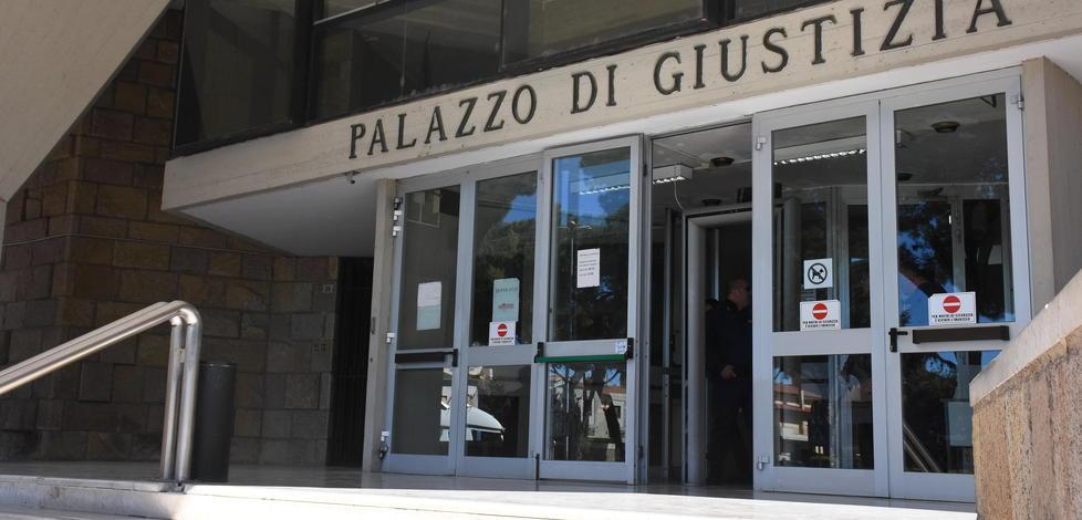 Condanna a 8 mesi per lo stalking alla collega di lavoro 